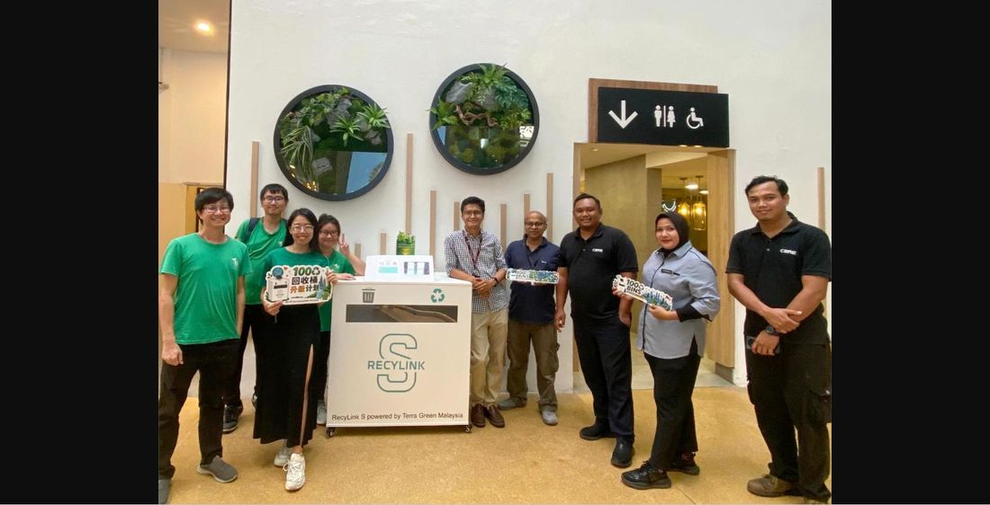 RecyLink S team with mall management at Syopz Mall