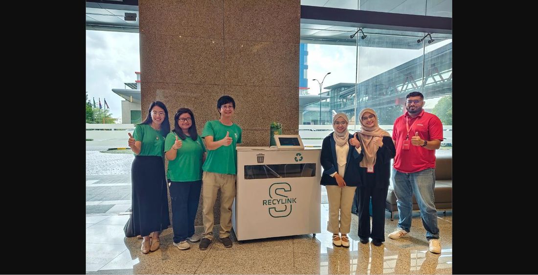 RecyLink S team at Wisma Sunway lobby
