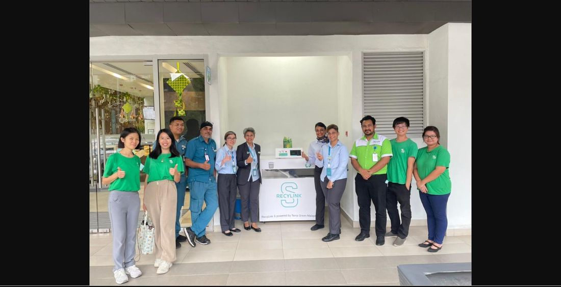 RecyLink S team with Columbia Asia Hospital staff