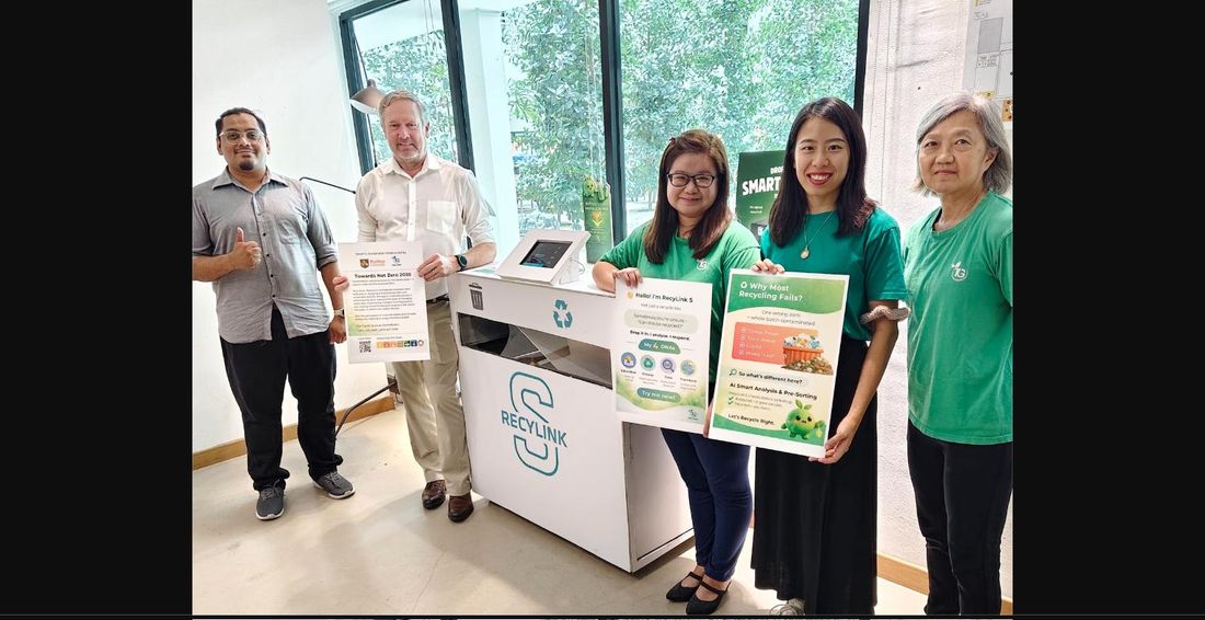 RecyLink S team with Raffles University staff